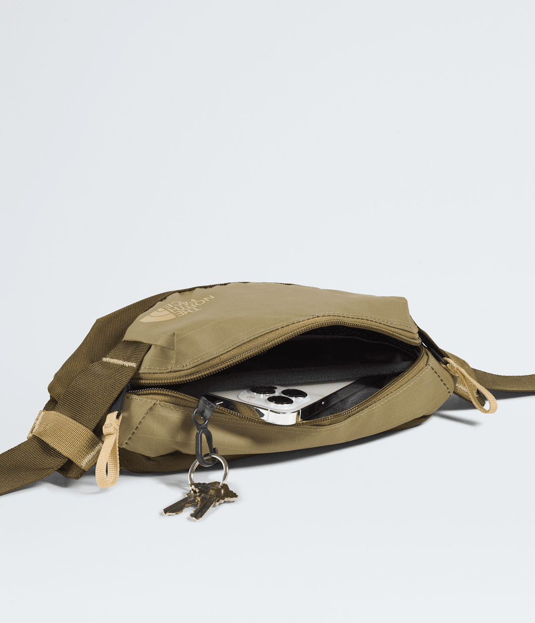 The North Face Base Camp Voyager Lumbar