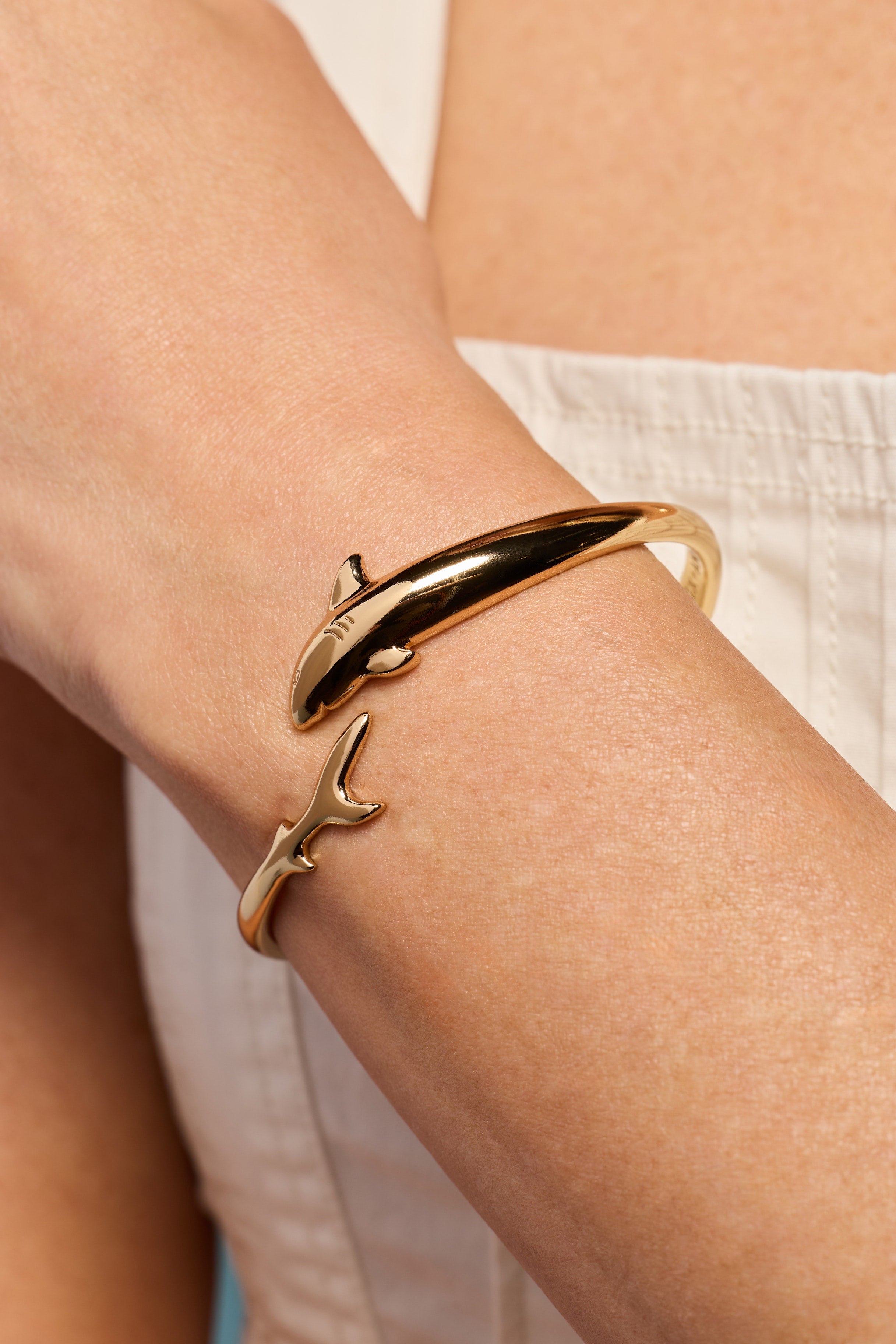 Shark Bypass Cuff Silver | Alex and Ani