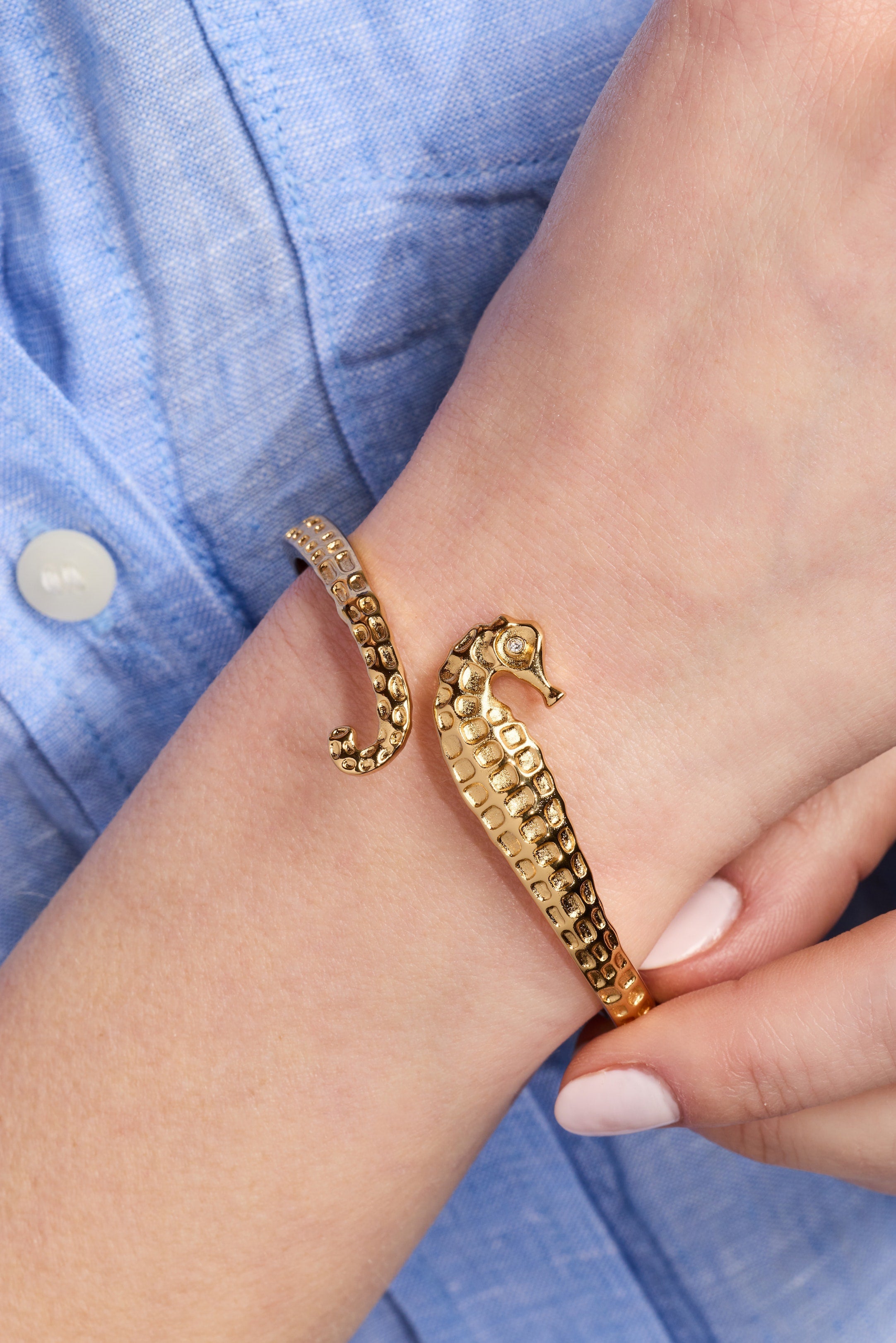 Seahorse Bypass Cuff Gold | Alex and Ani