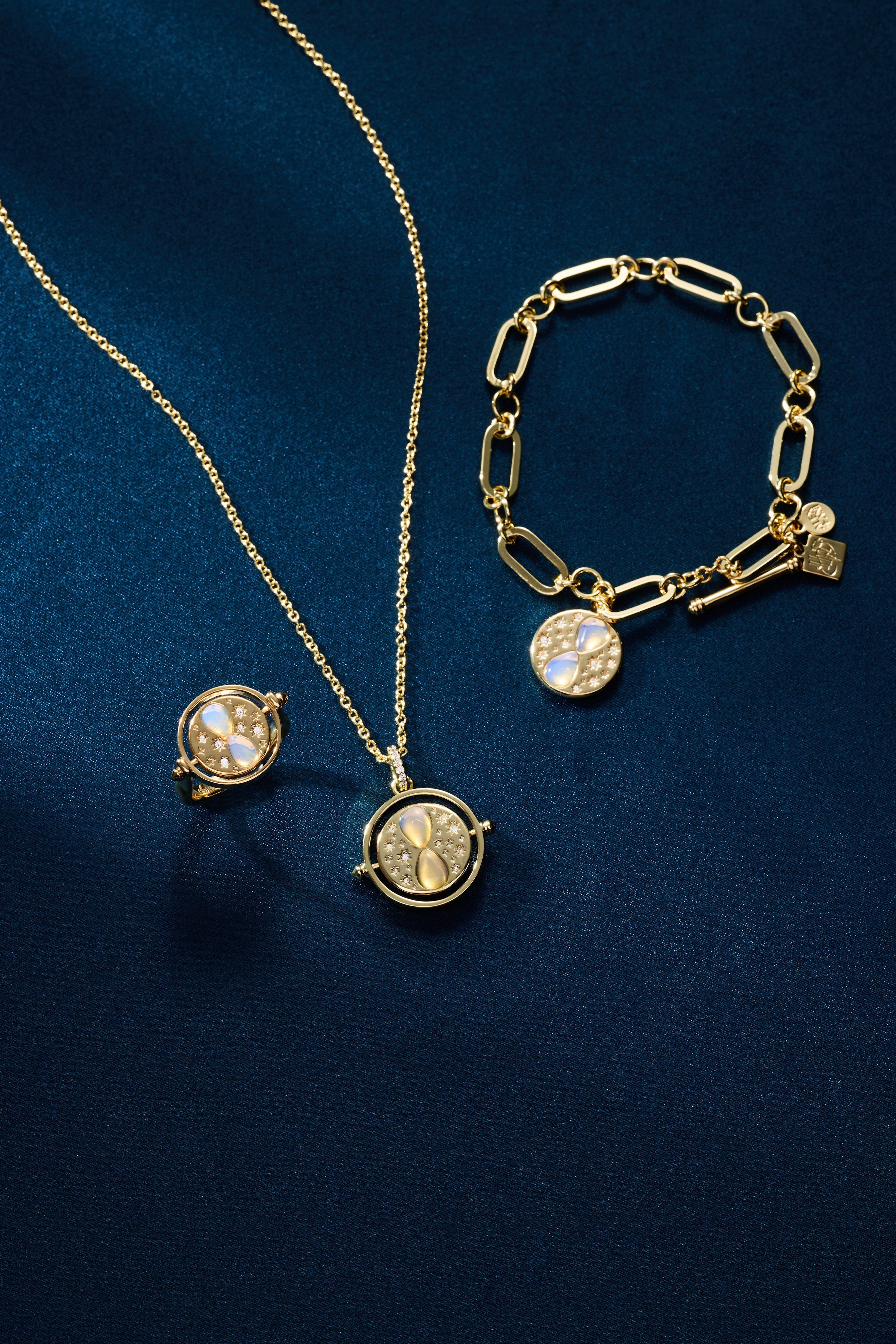 Harry Potter™ Time Turner Flip Ring Gold | Alex and Ani