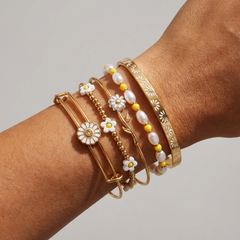 Daisy Bangle set of 5 Gold | Alex and Ani