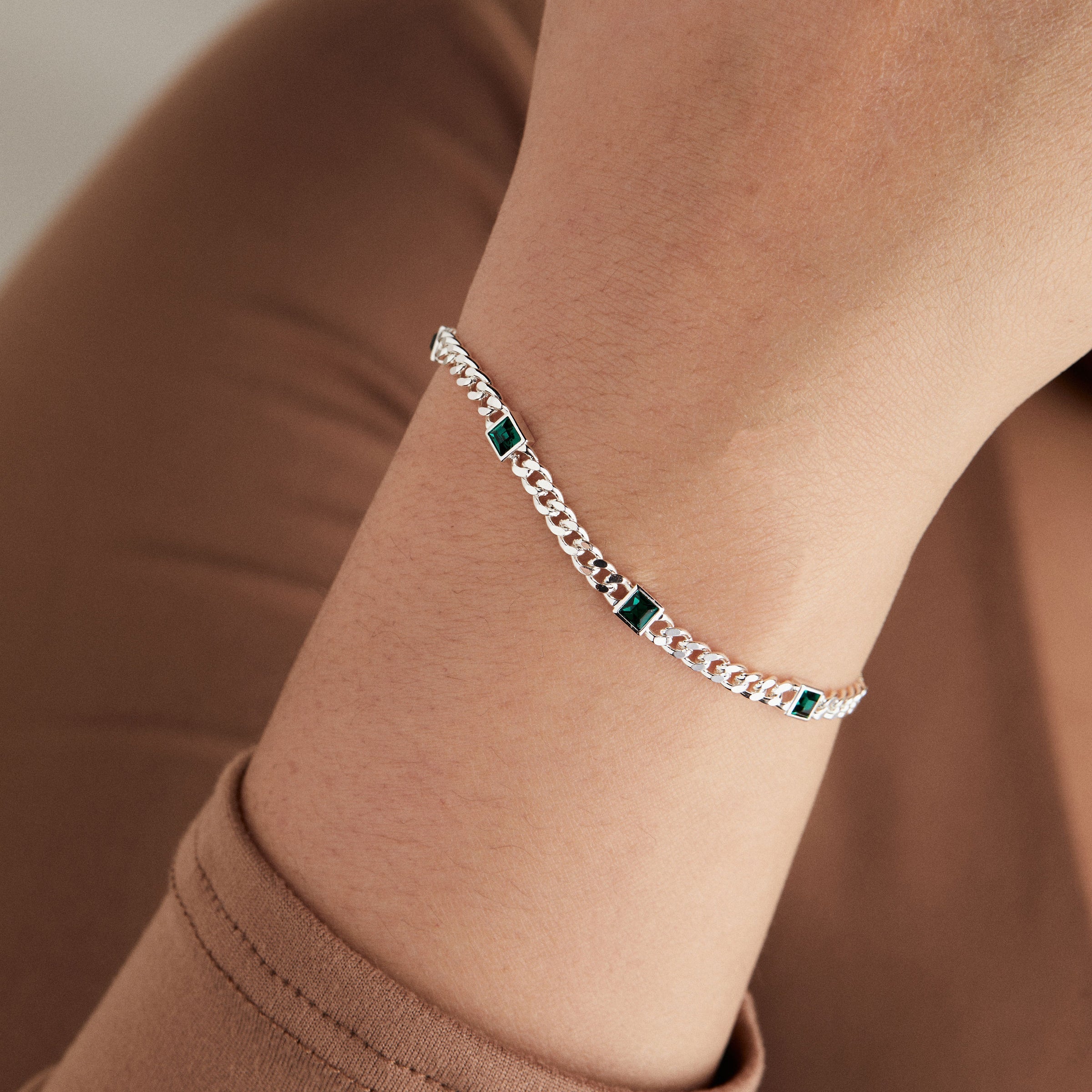 Emerald Curb Chain Bracelet, May Birthstone Gold | Alex and Ani
