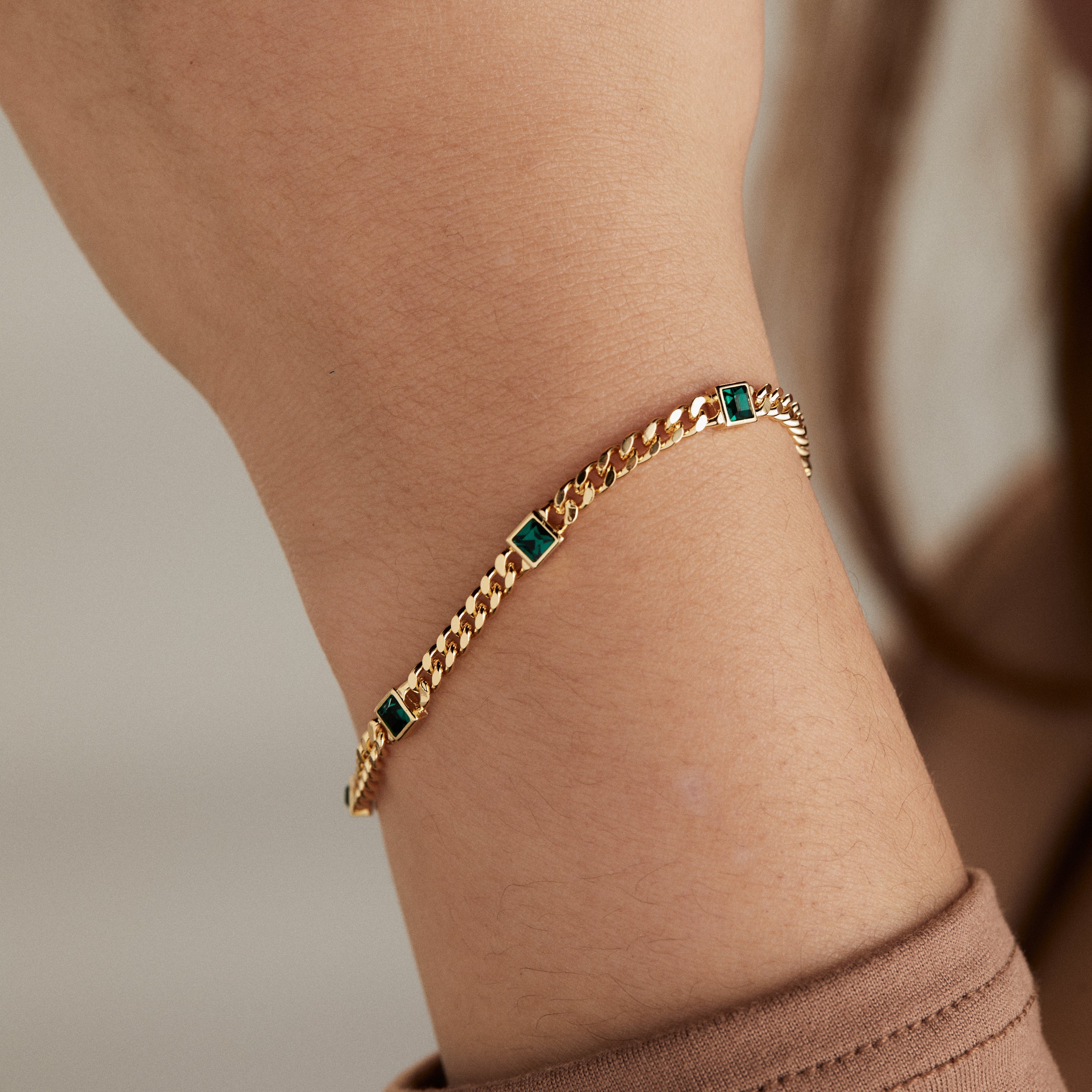Emerald Curb Chain Bracelet, May Birthstone Gold | Alex and Ani