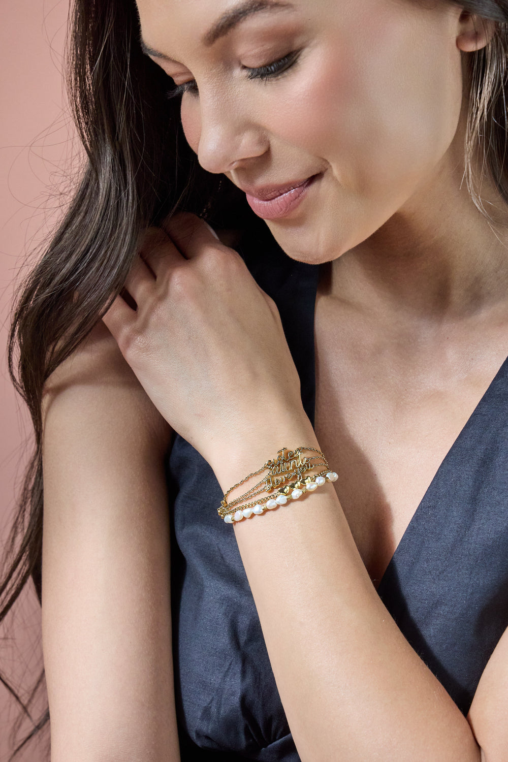 “Home is where the heart is” Aunt Stranded Bracelet Stainless Steel Gold | Alex and Ani