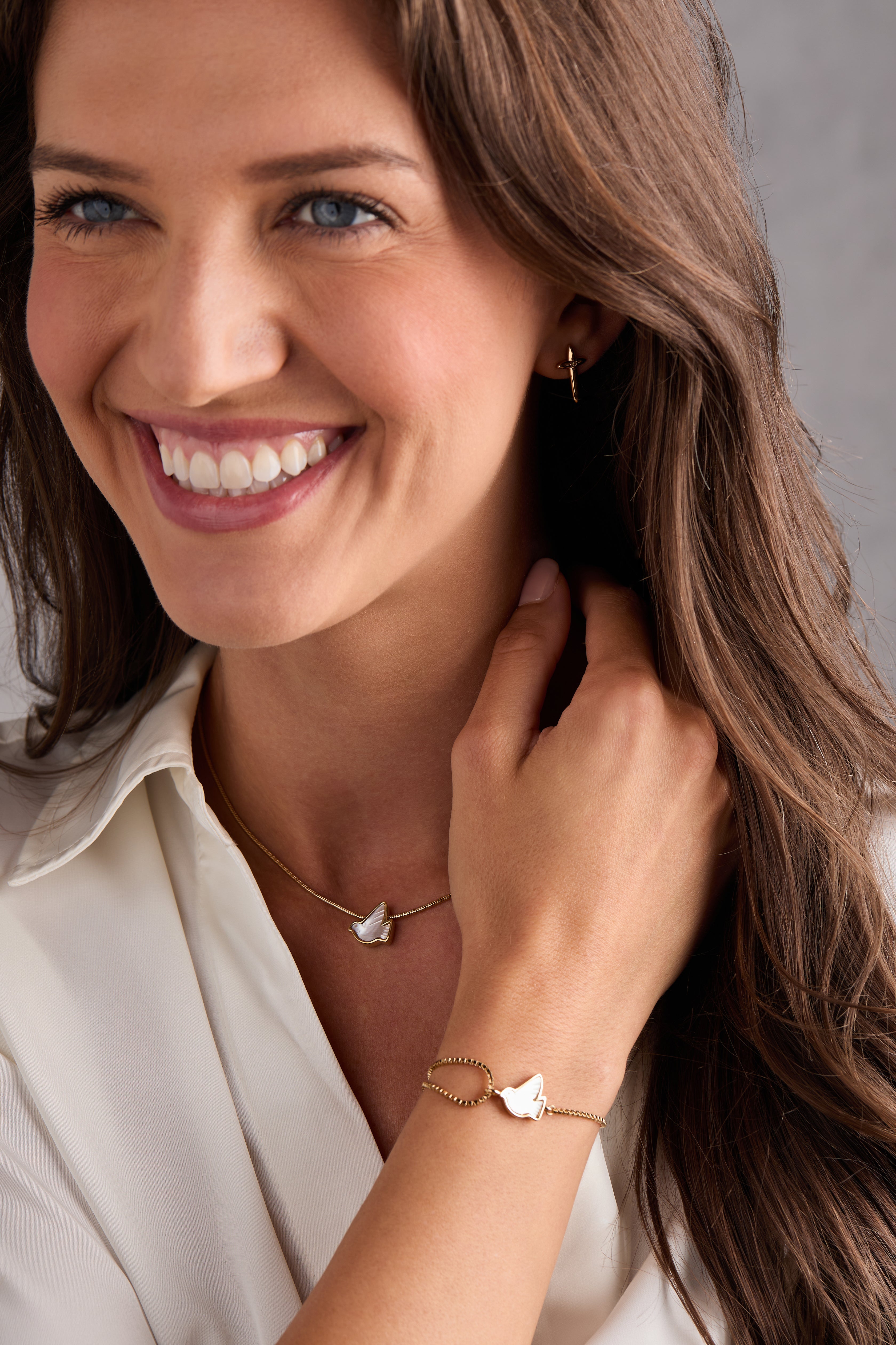 Pearlized Dove 'Peace' Pull Chain Bracelet Gold | Alex and Ani