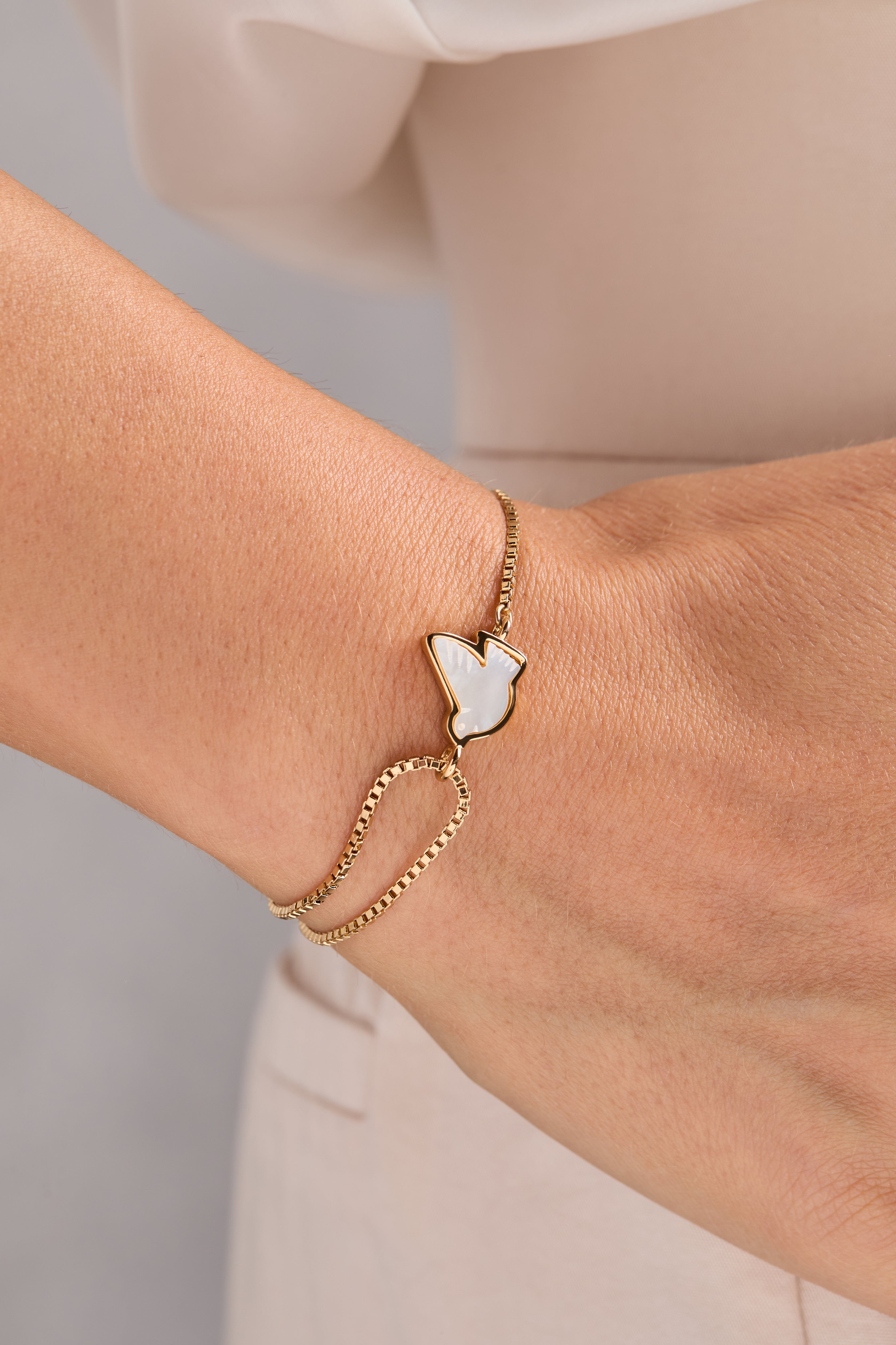 Pearlized Dove 'Peace' Pull Chain Bracelet Gold | Alex and Ani