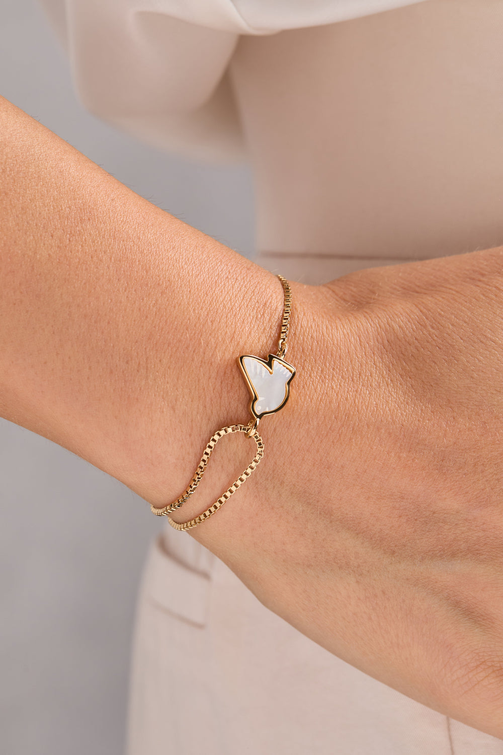 Pearlized Dove 'Peace' Pull Chain Bracelet Gold | Alex and Ani