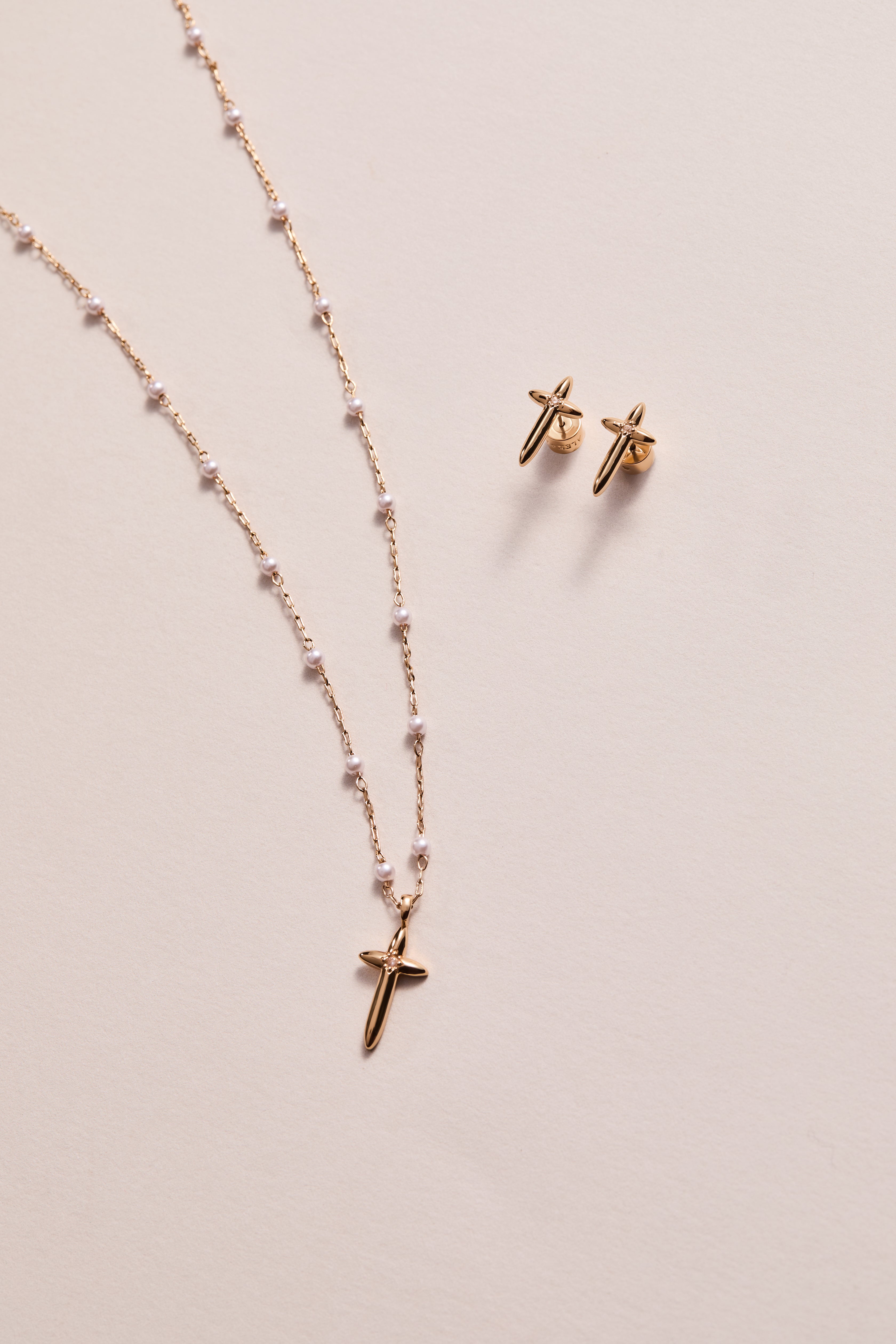 Cross Philippians 4:13 Pendant Necklace Gold | Alex and Ani