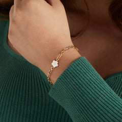 Mother Of Pearl Daisy Charm Chain Bracelet Gold | Alex and Ani
