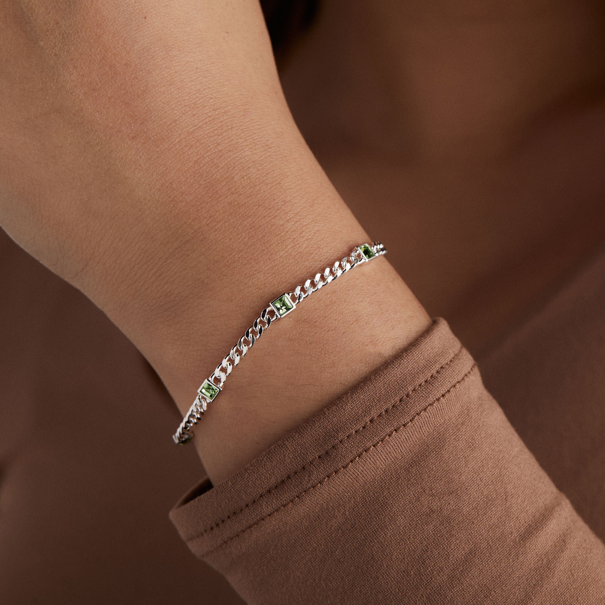 Peridot Curb Chain Bracelet, August Birthstone Silver | Alex and Ani