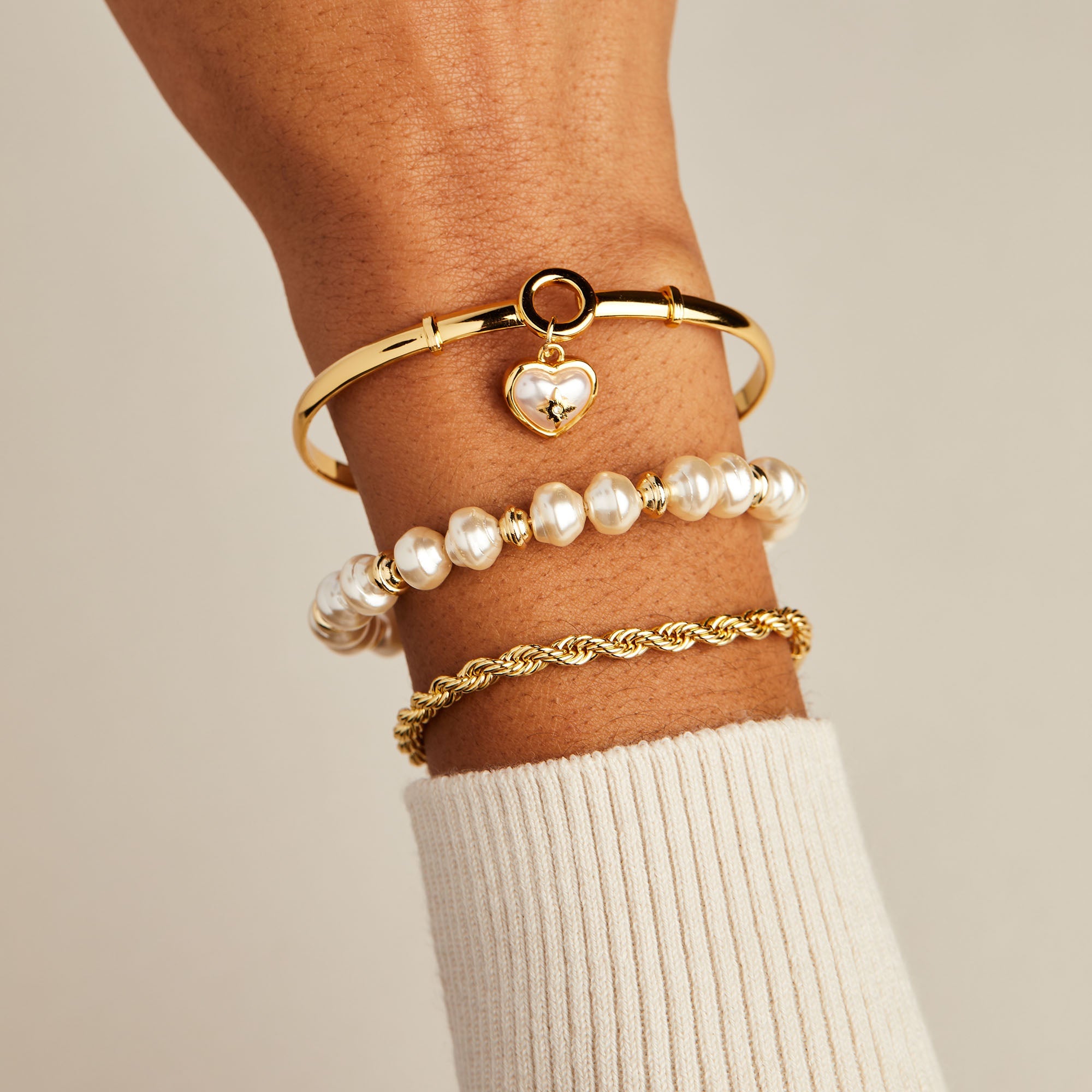 Pearl Heart + Crystal Charm Clip Bangle Gold | Alex and Ani