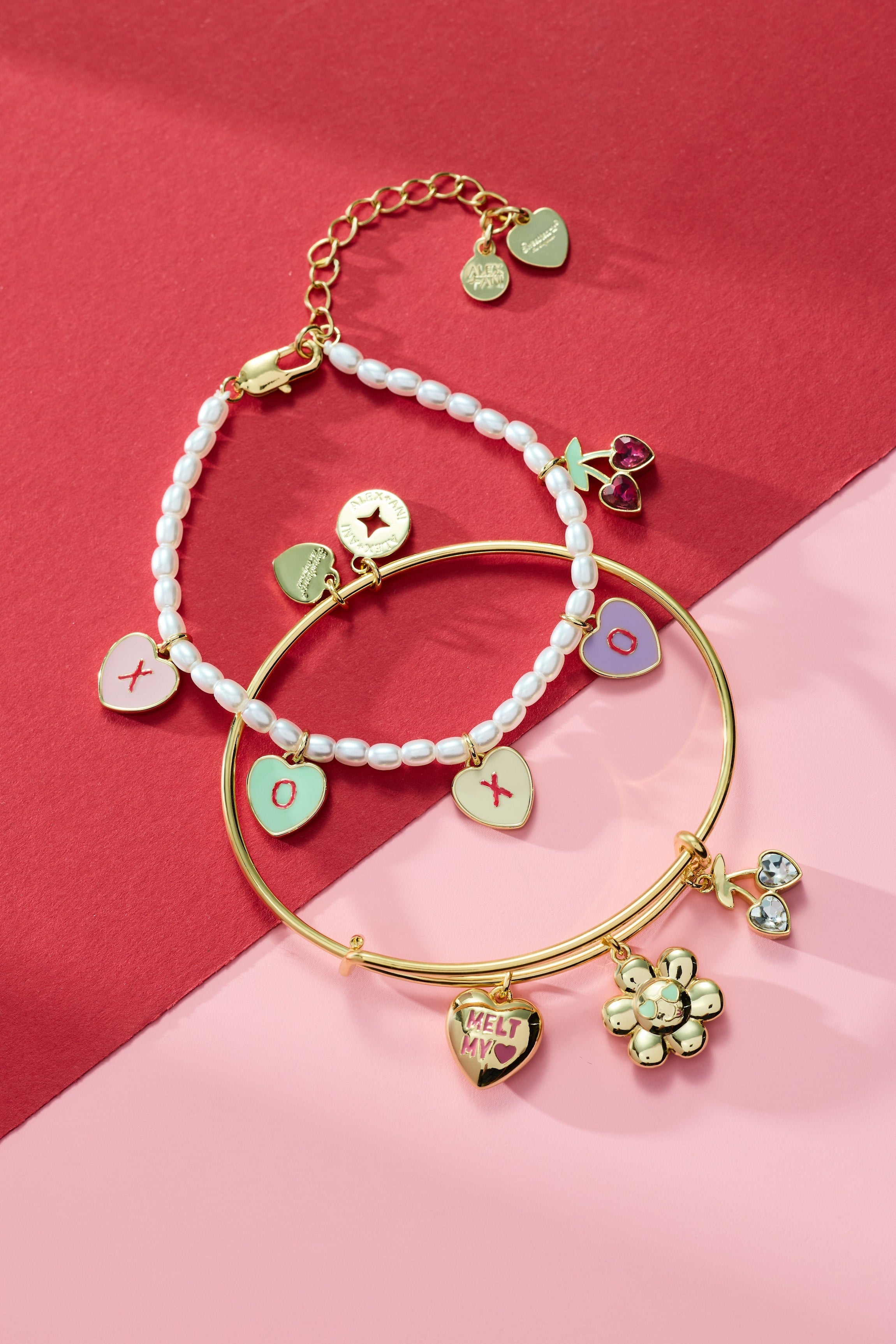 Sweethearts® Pearl ‘XOXO’ Charm Bracelet Gold | Alex and Ani