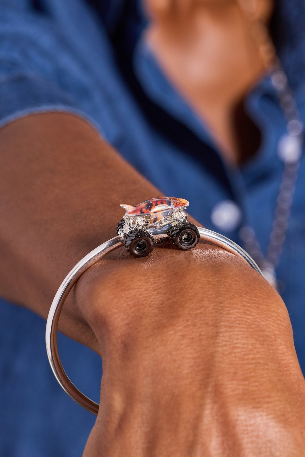 Hot Wheels™ Tiger Shark Moveable Cuff Silver | Alex and Ani