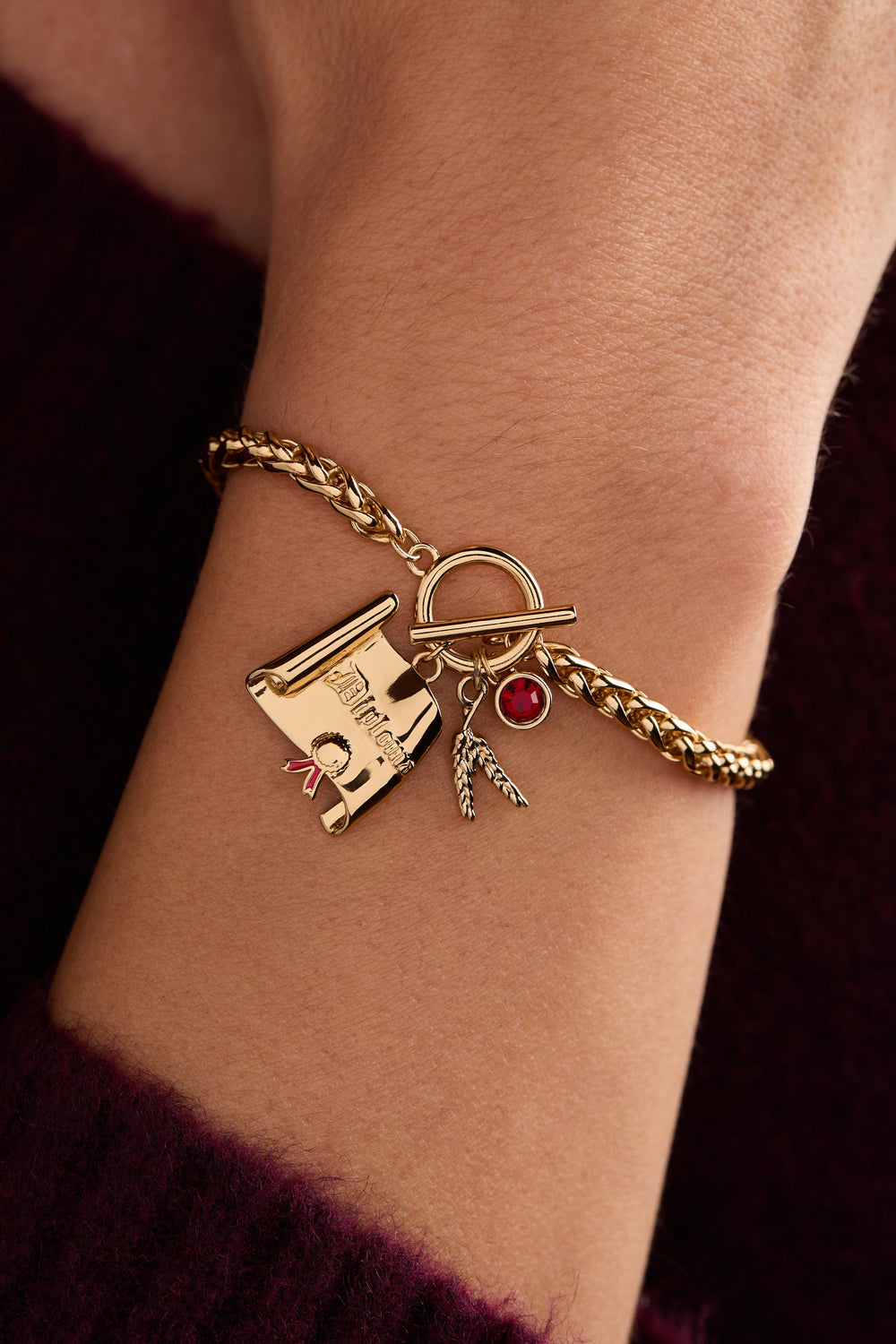 The Wizard of Oz™ Scarecrow Toggle Bracelet Gold | Alex and Ani