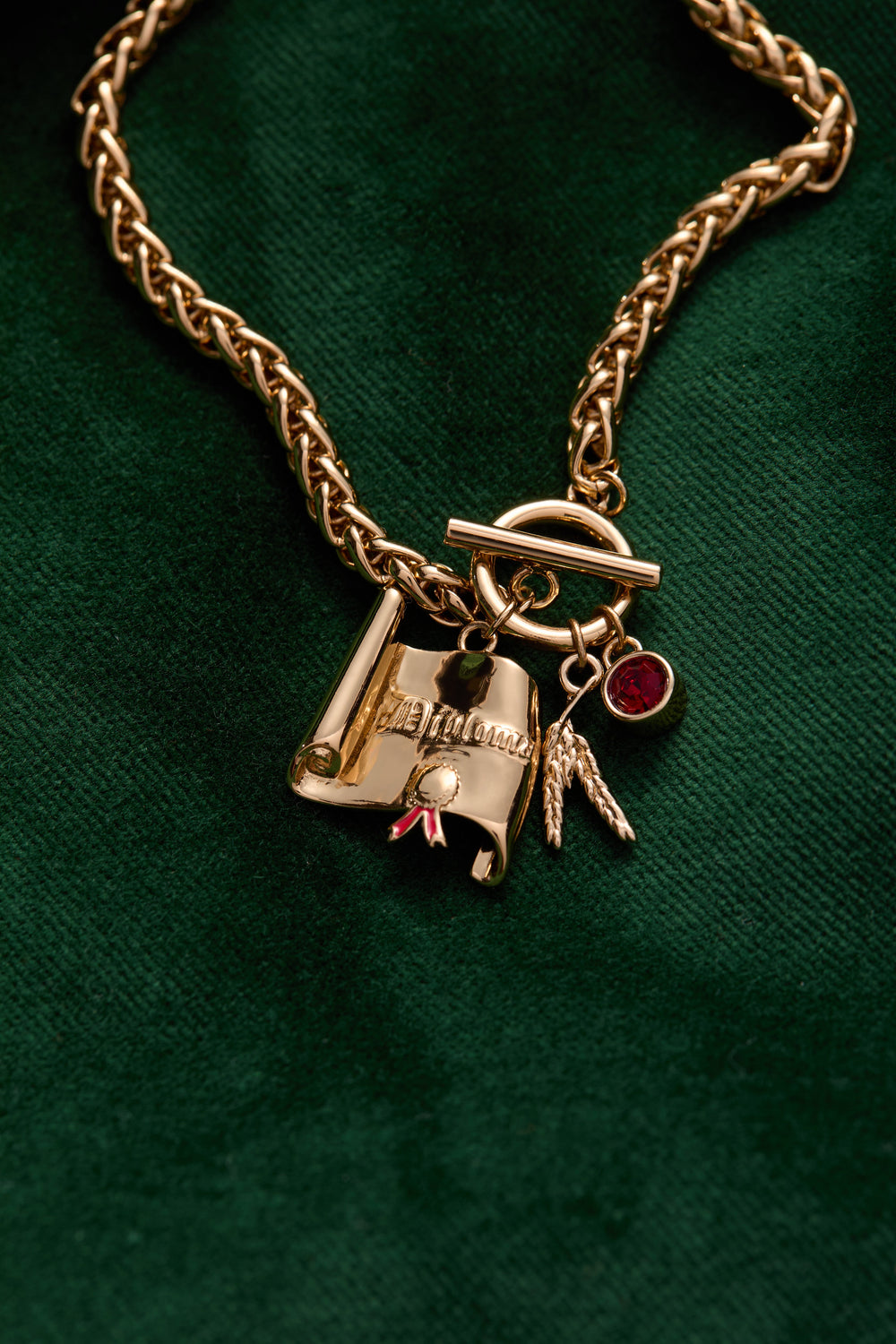 The Wizard of Oz™ Scarecrow Toggle Bracelet Gold | Alex and Ani