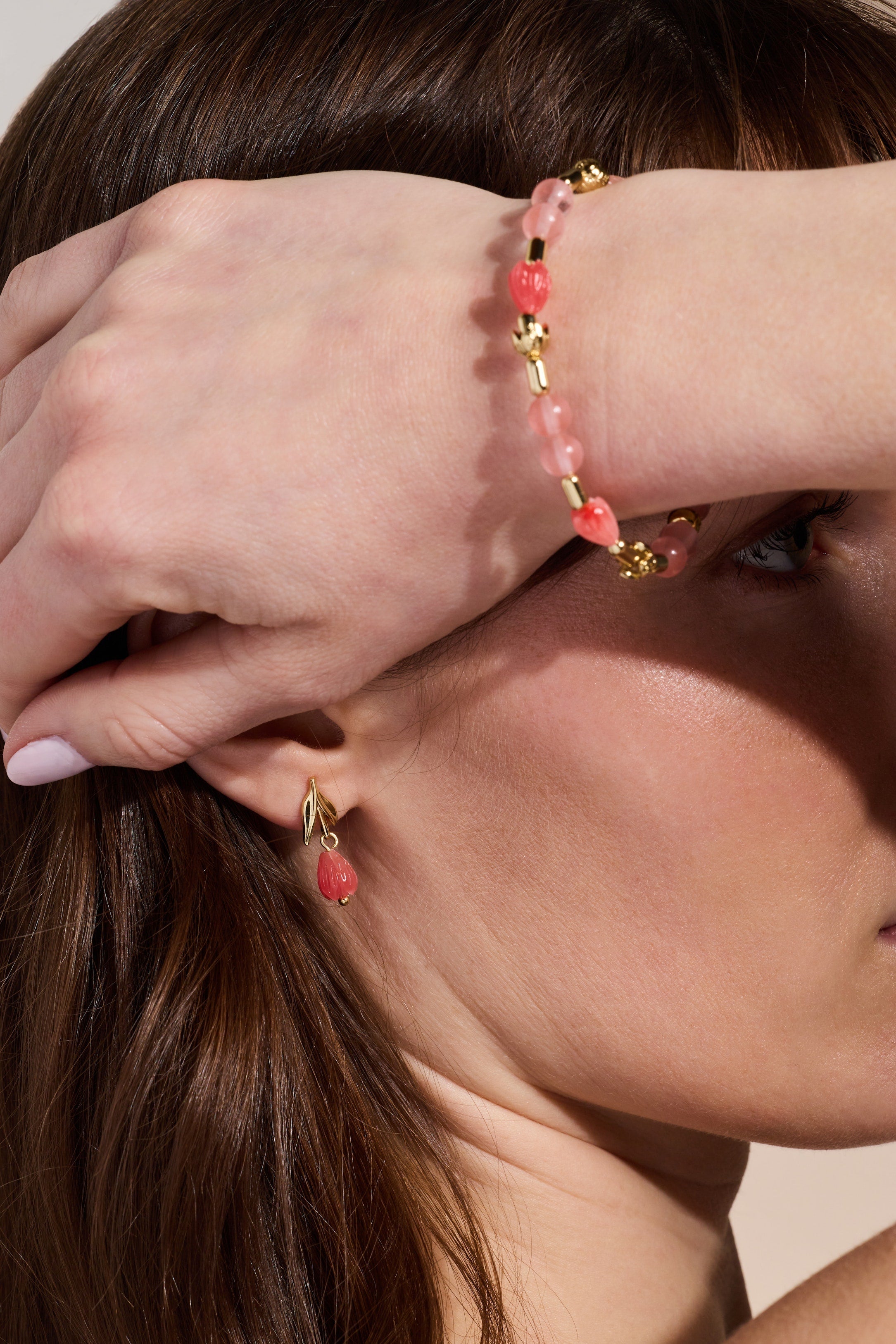 Tulip Cherry Quartz Stretch Bracelet Gold | Alex and Ani