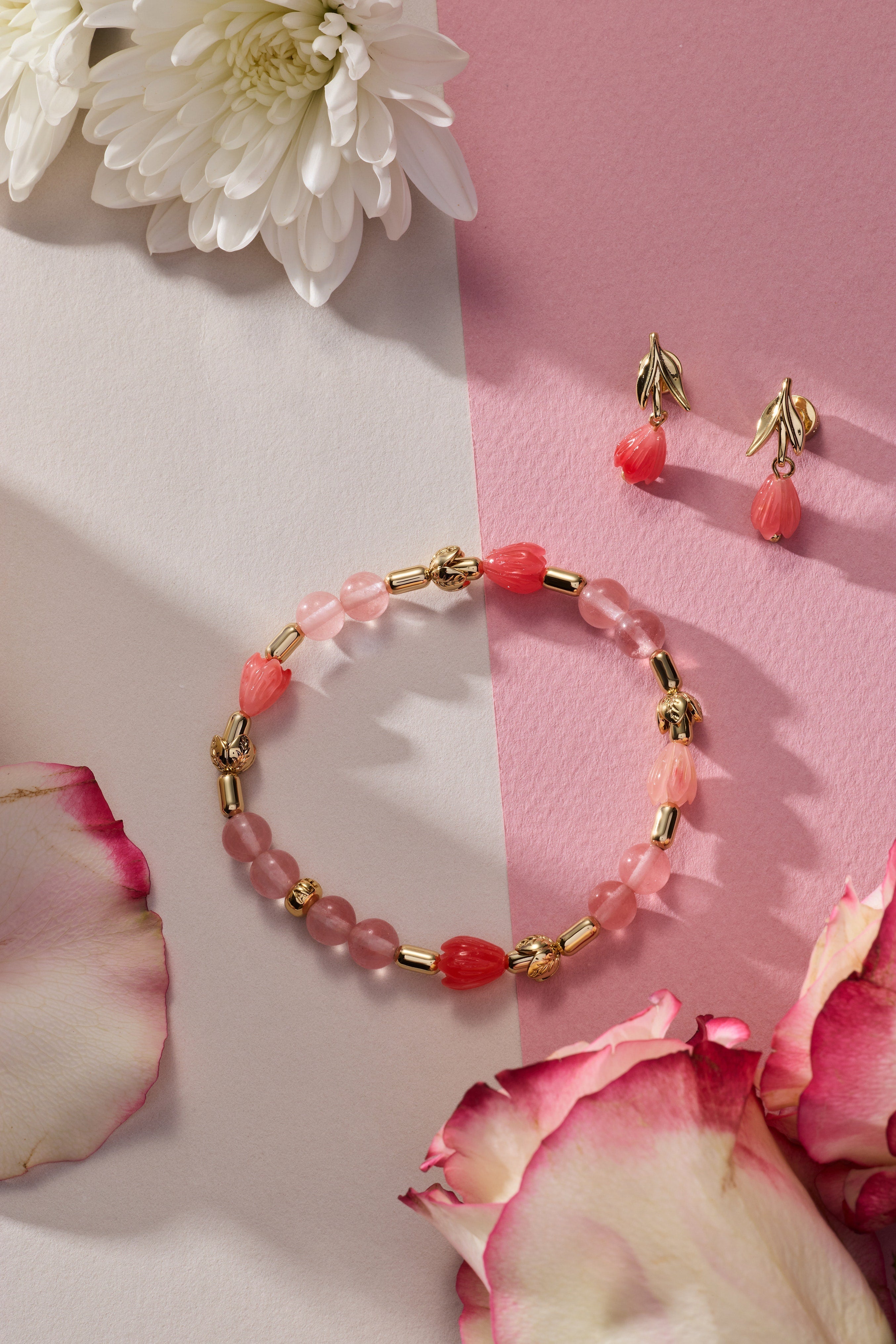 Tulip Cherry Quartz Stretch Bracelet Gold | Alex and Ani