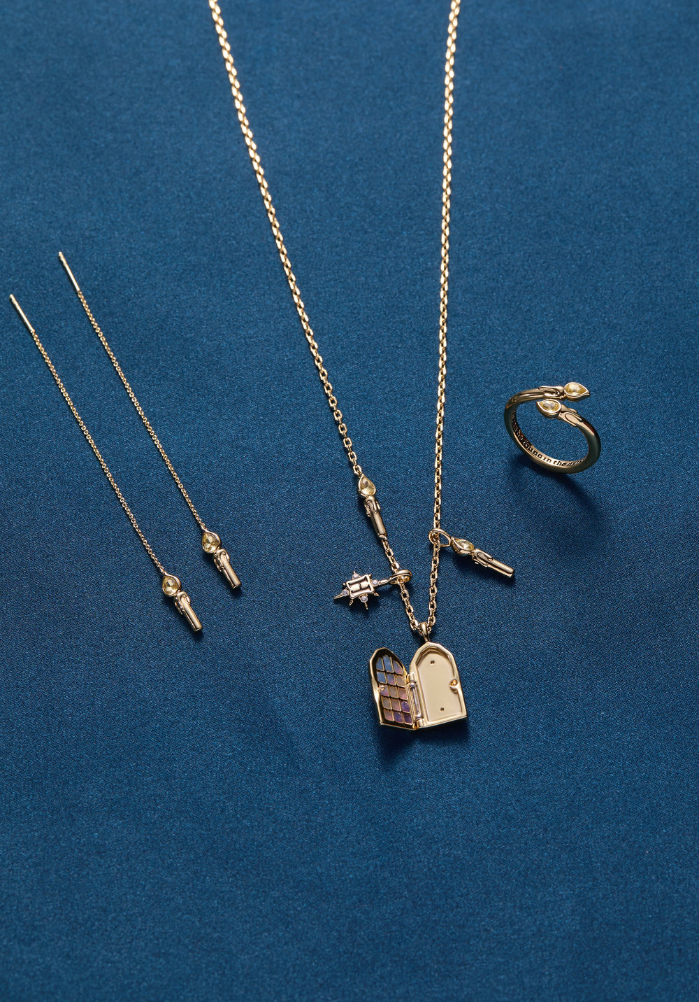 Harry Potter™ Hogwarts Great Hall Cluster Charm Necklace Gold | Alex and Ani