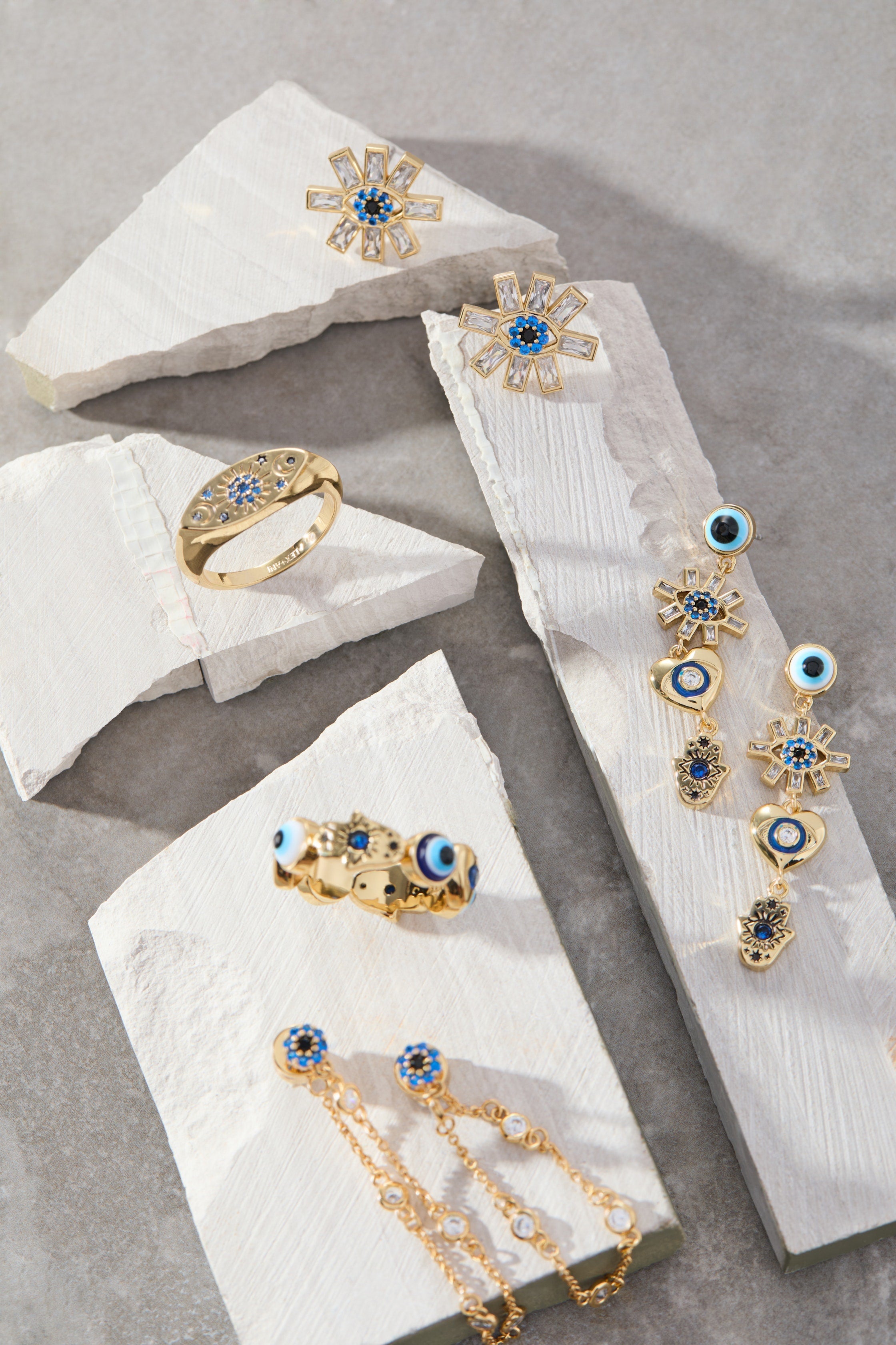 SOM - Evil Eye Band Ring Gold | Alex and Ani