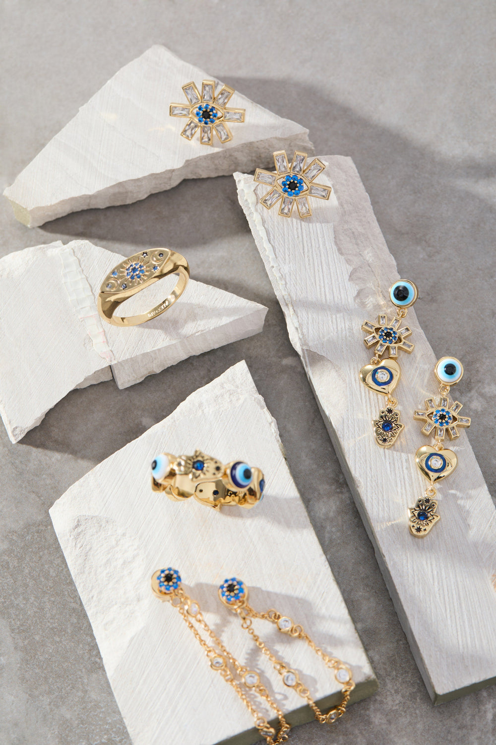 SOM - Evil Eye Band Ring Gold | Alex and Ani