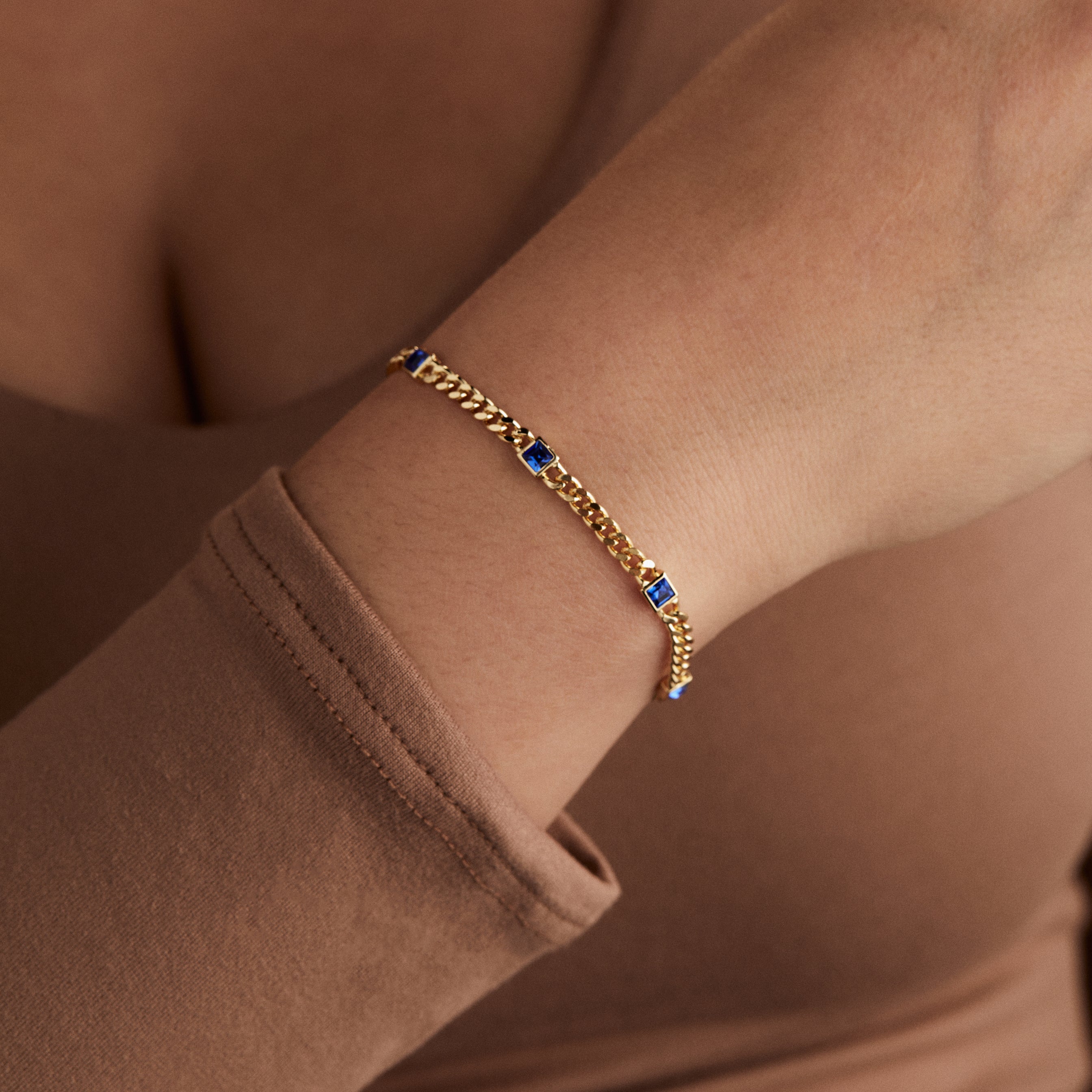 Sapphire Curb Chain Bracelet, September Birthstone Gold | Alex and Ani