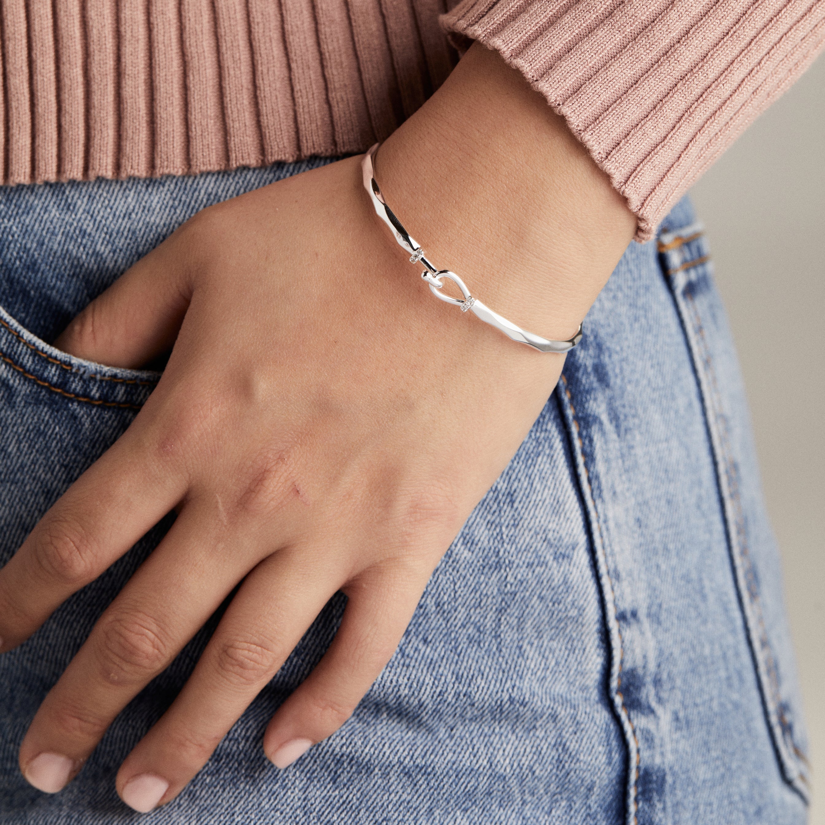 Faceted Hook Tension Bracelet Shiny Silver | Alex and Ani
