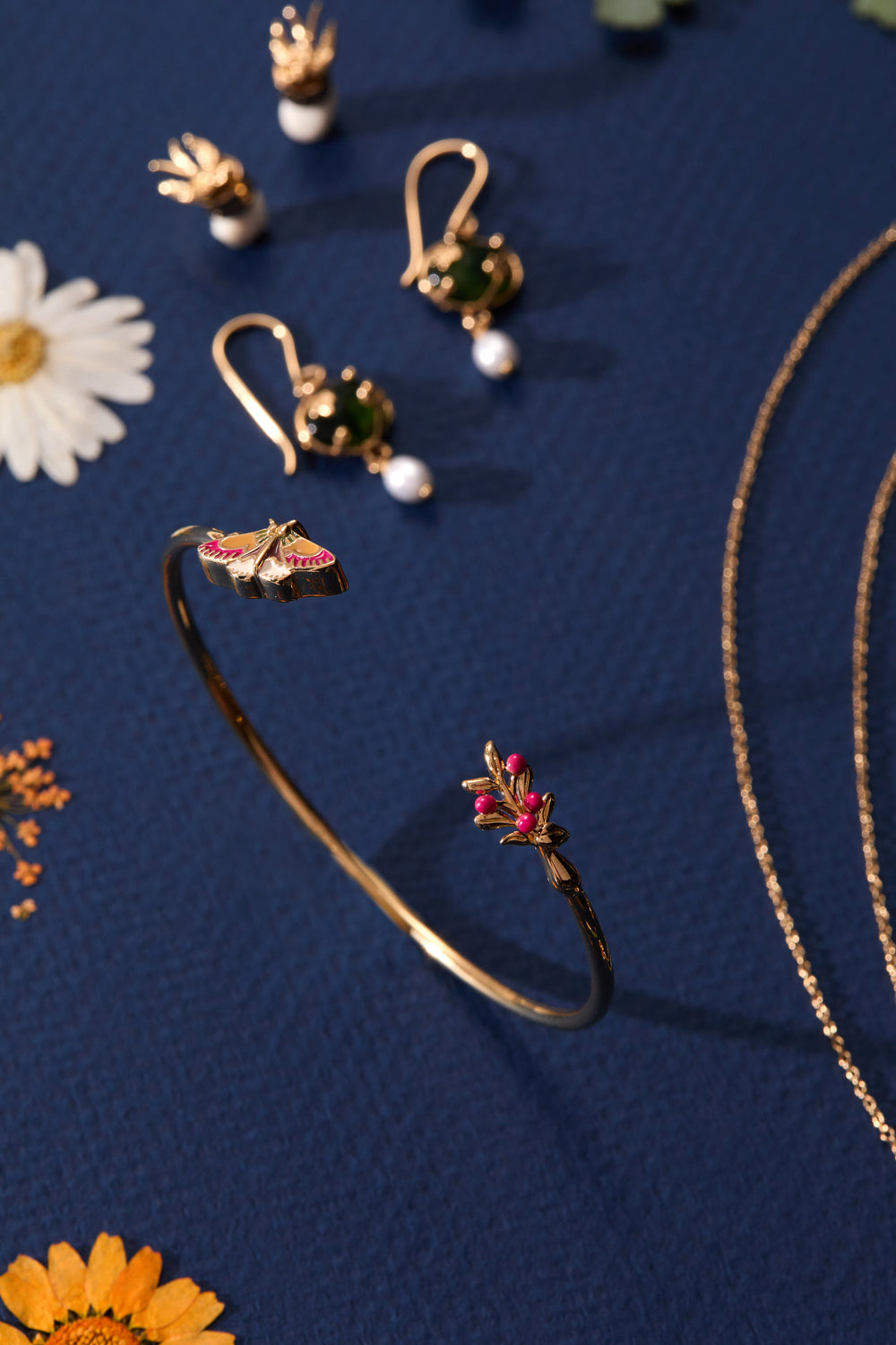 Woodland Moth Flex Cuff Gold | Alex and Ani