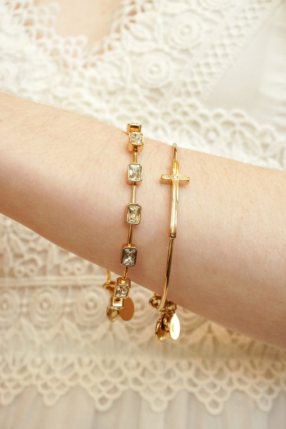 Cross In-Line Bangle Gold | Alex and Ani