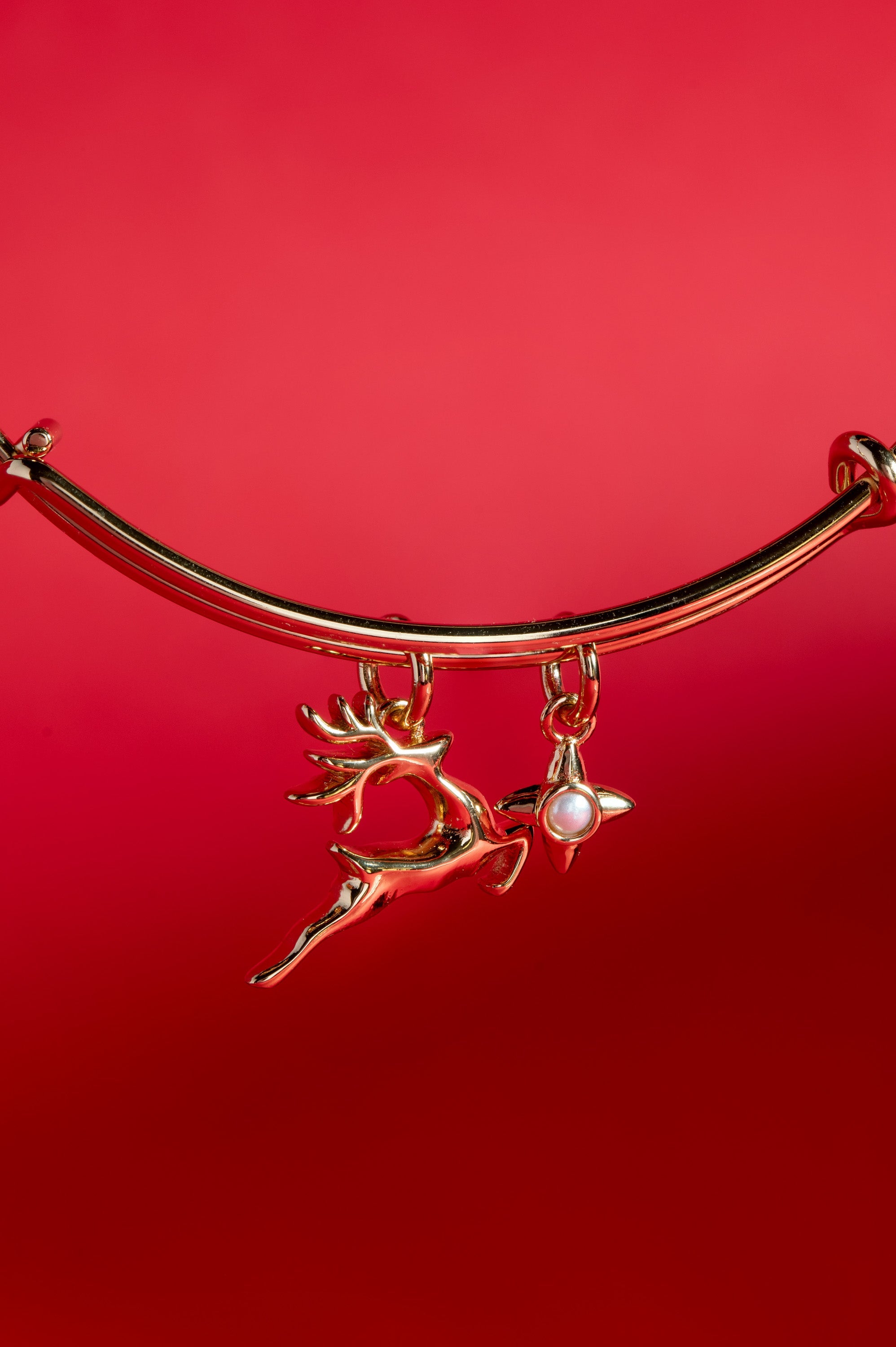 Holiday Reindeer Bangle Gold | Alex and Ani