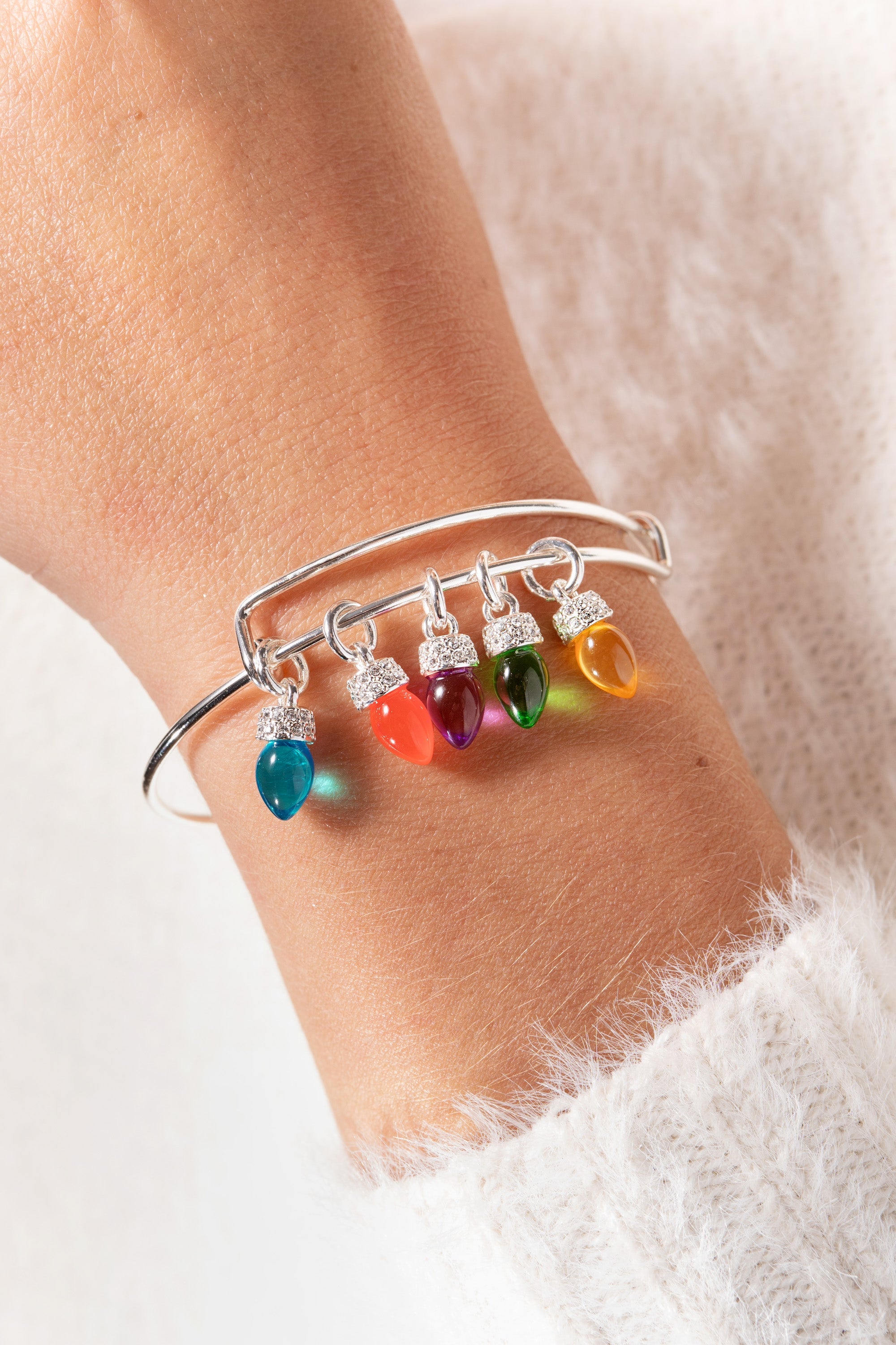 Christmas Light Bulb Charm Bangle Gold | Alex and Ani