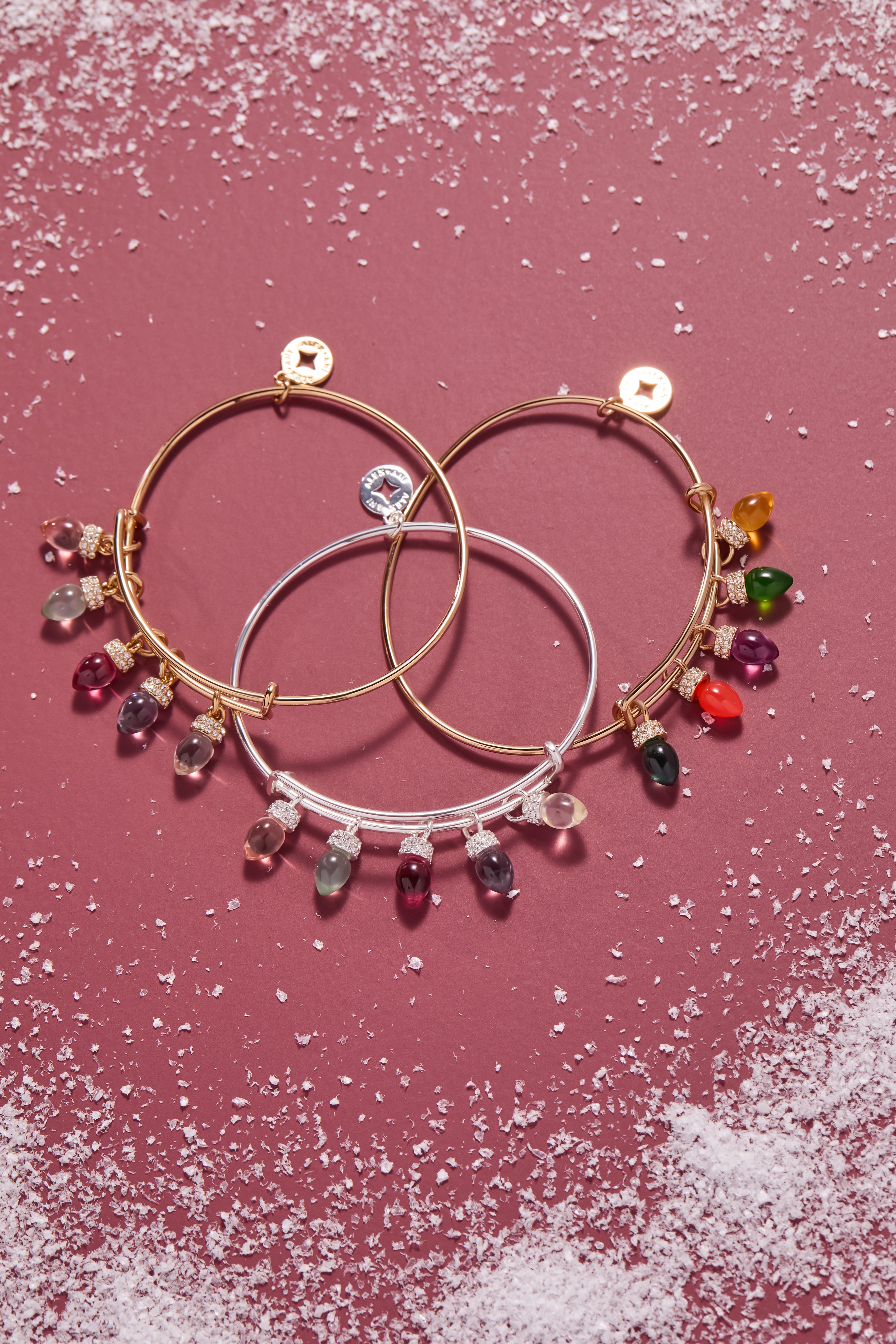 Christmas Light Bulb Charm Bangle Gold | Alex and Ani